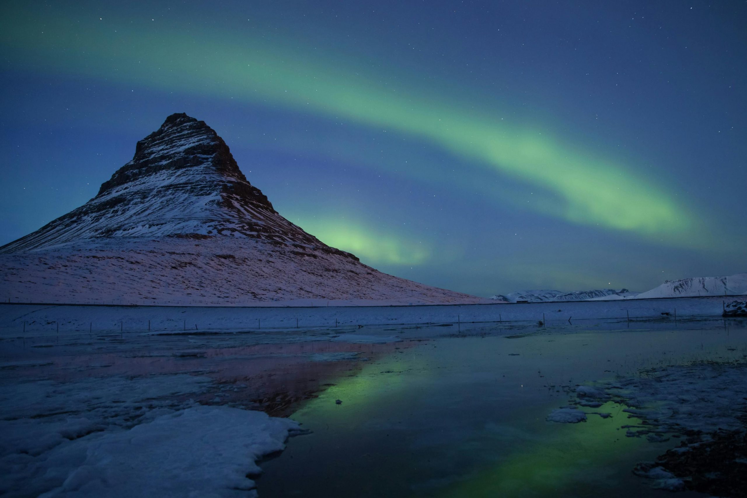 Travel to the top attractions in Iceland